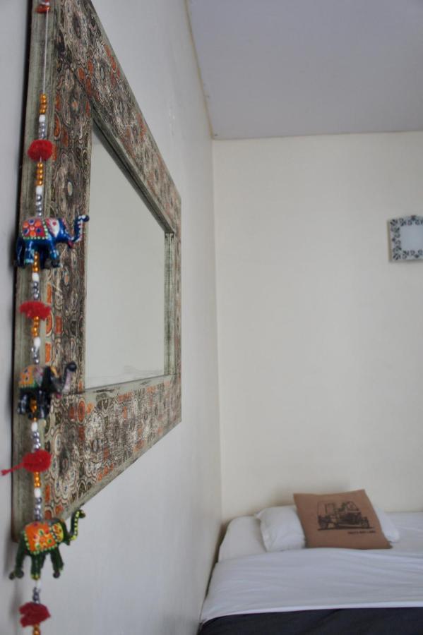 Bed And Chai - Boutique Stay & Tours Ню Делхи Екстериор снимка